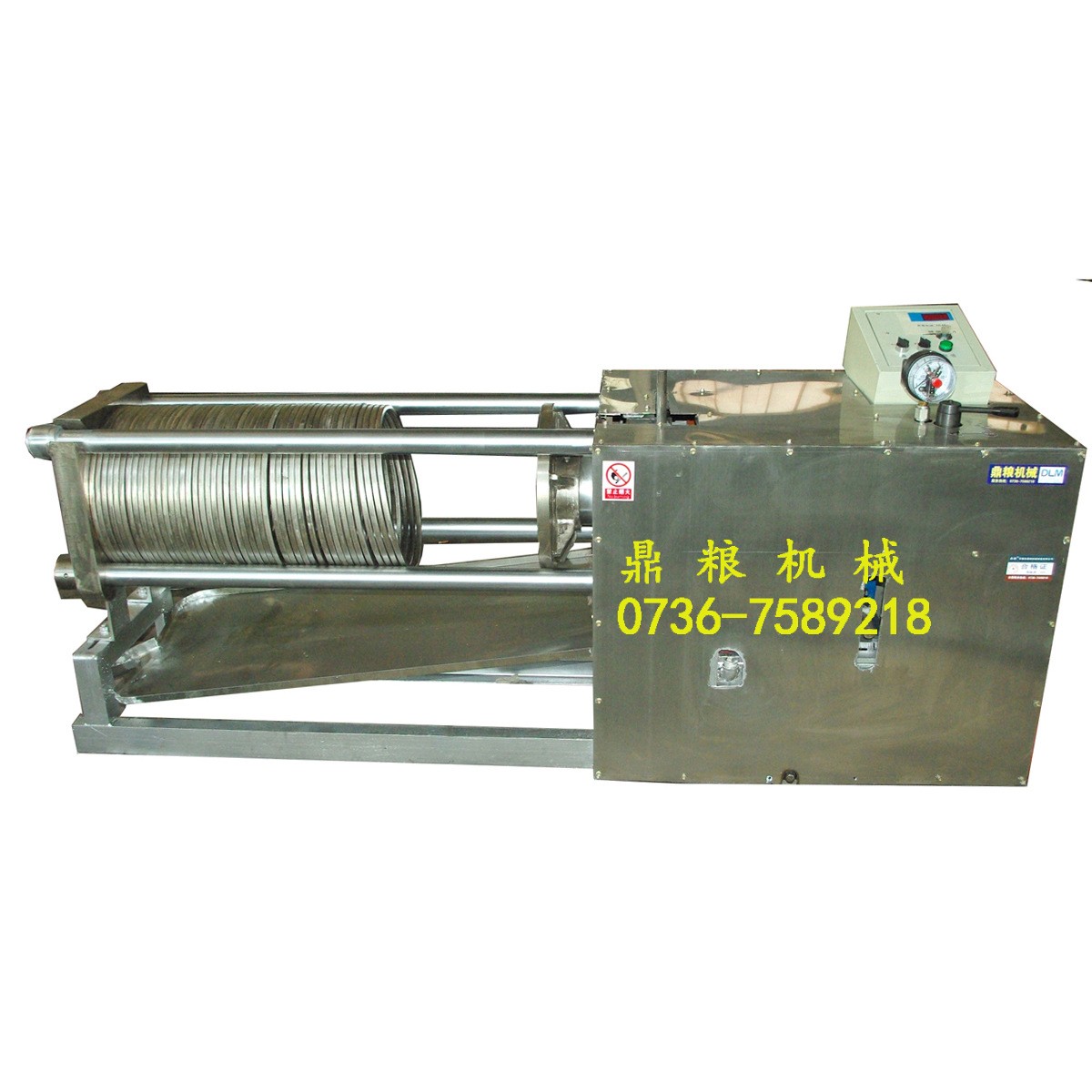 新型臥式液壓榨油機(jī)，自動(dòng)壓榨自動(dòng)退榨，不銹鋼材質(zhì)，出油率高