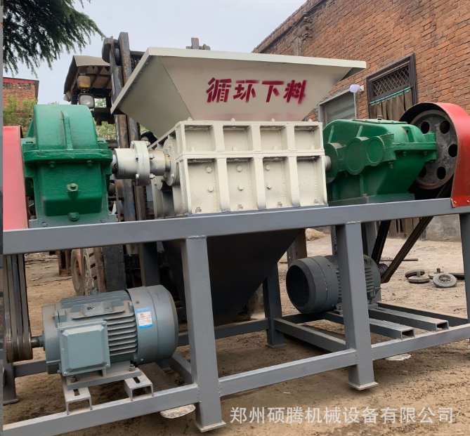 拆遷垃圾磚頭瓦塊破碎機(jī) 木頭撕碎機(jī) 刨花鐵屑粉碎機(jī)