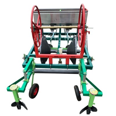 四輪拖拉機(jī)帶小型全自動(dòng)覆膜的機(jī)器起壟機(jī) 地瓜花生起壟覆膜機(jī)