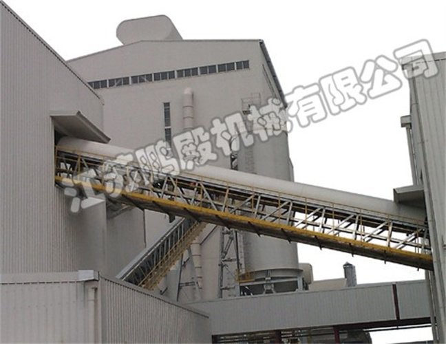 礦用爬坡皮帶式輸送機 爬坡上料傳輸機 傳送帶 運行穩(wěn)定 操作簡單