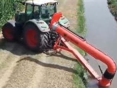 抽水！這臺(tái)水泵真猛，裝拖拉機(jī)后面太方便了